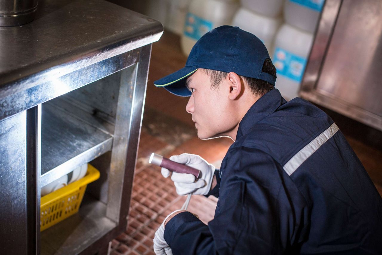 毒饵站规范布放与标识